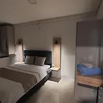 Suiton6 公寓式酒店 伯萨