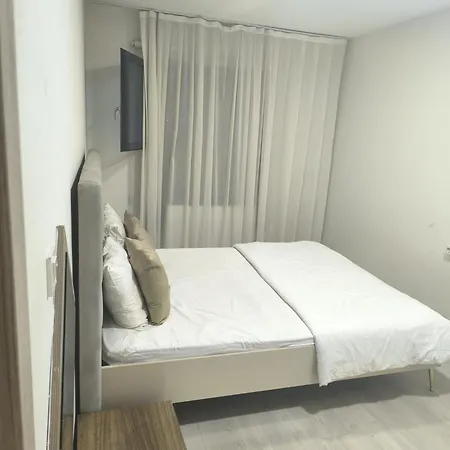 Suiton6 Aparthotel *